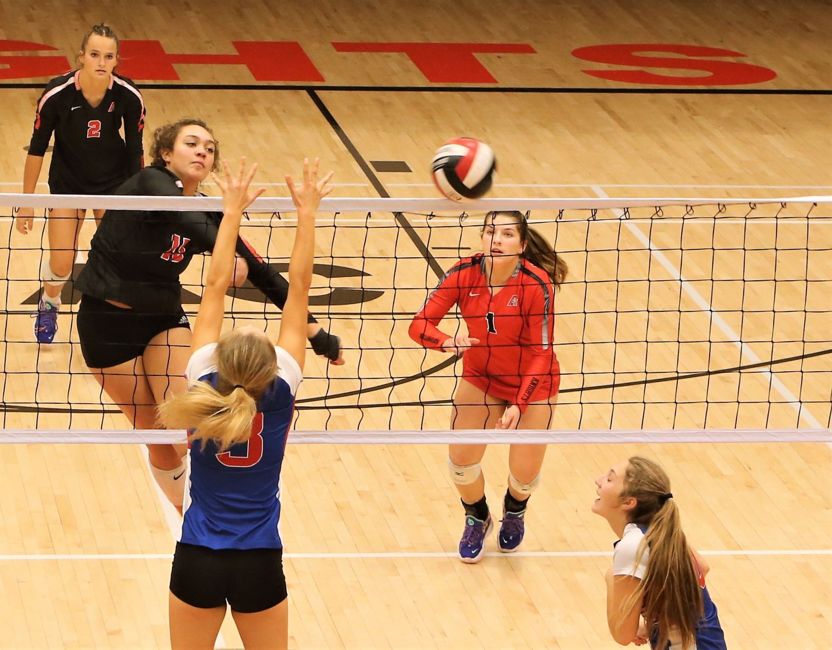101821-qc-spt-cam-assum vball4.jpg